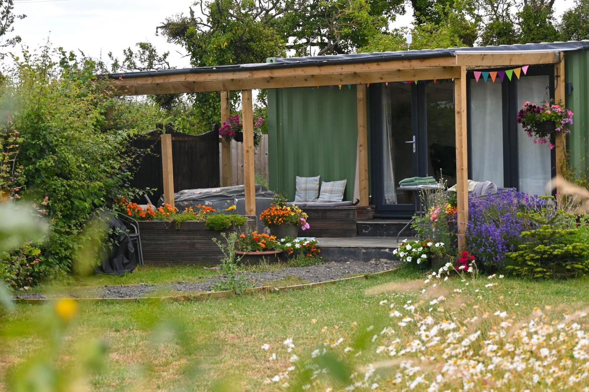 Sweet Pea Cabin Badsey Bagian luar foto
